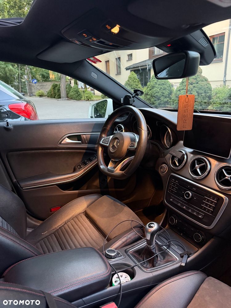 Mercedes-Benz CLA 200 AMG Line - 5