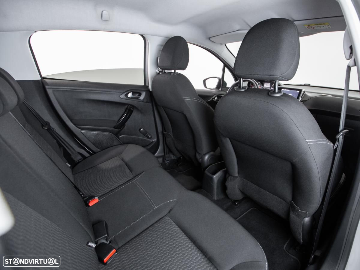Peugeot 208 - 11