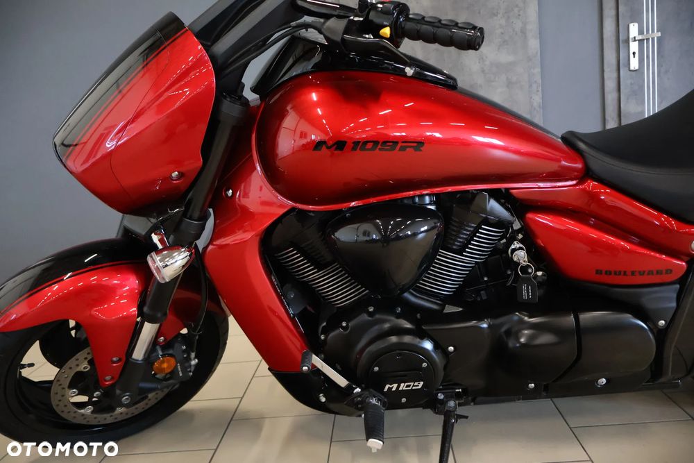 Suzuki Intruder - 22
