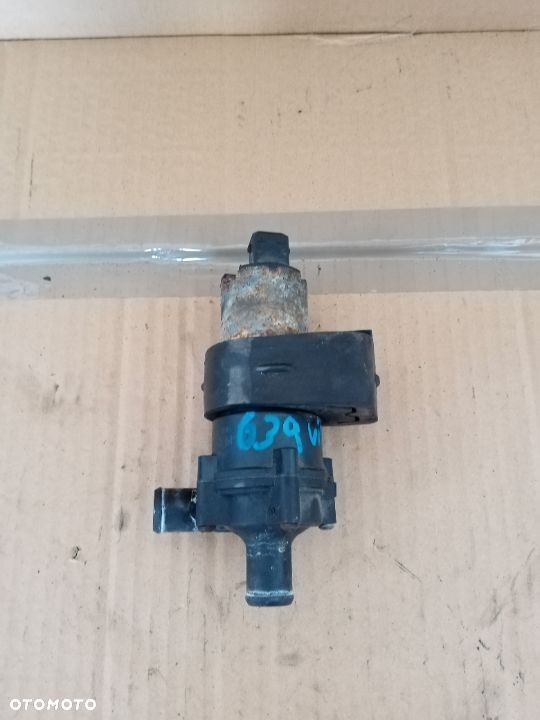 Dodatkowa pompka obiegu wody Mercedes Vito 639 A0028353564 - 1