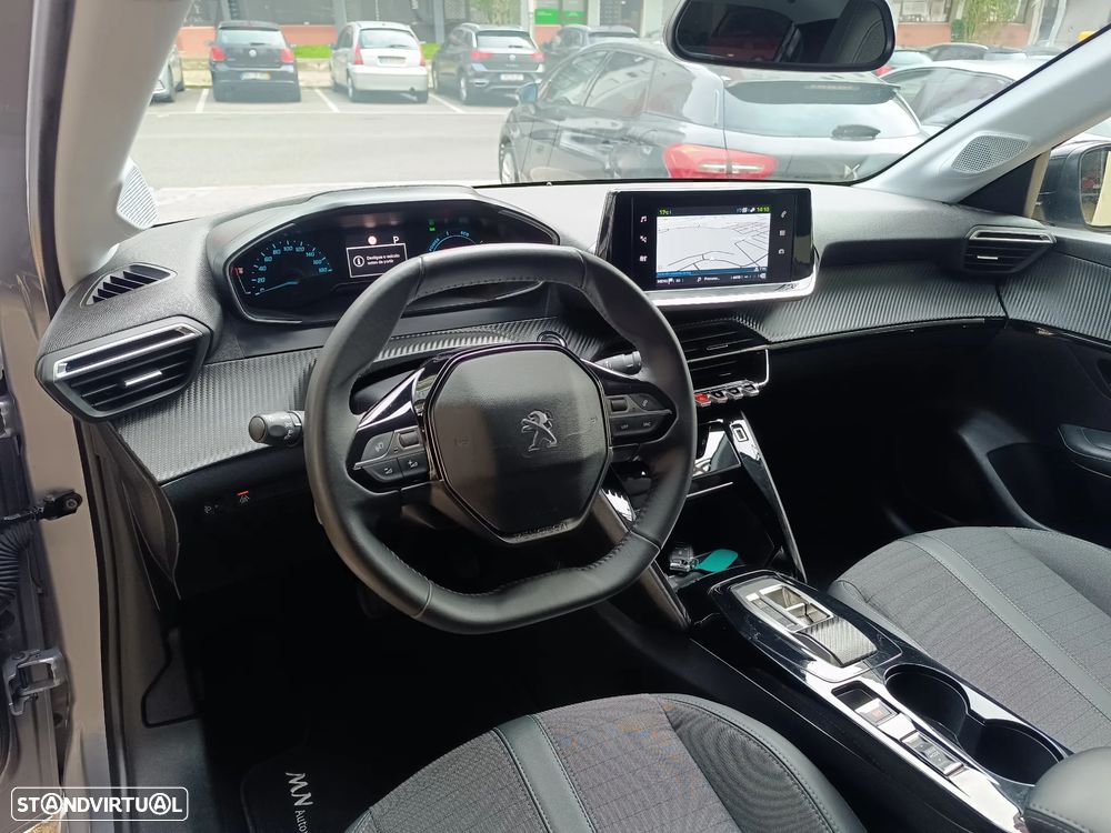 Peugeot e-208 Allure - 6