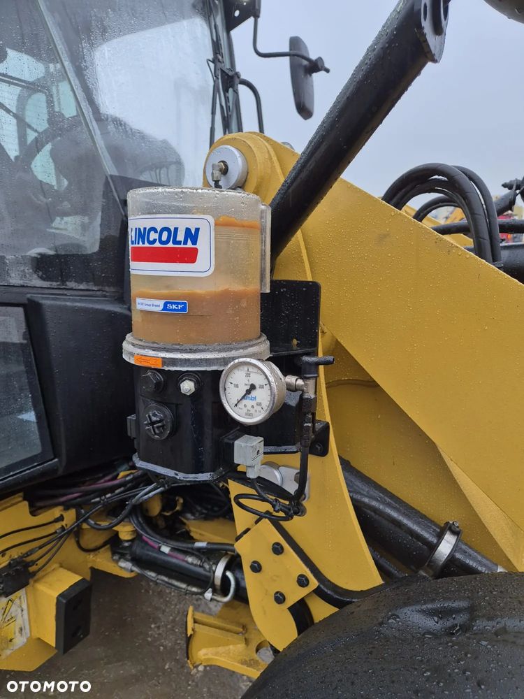 Caterpillar 906M - 11