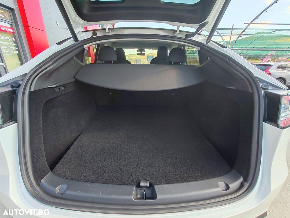 Tesla Model Y - 17