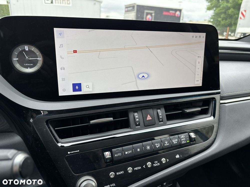 Lexus ES 300h Business Edition - 21