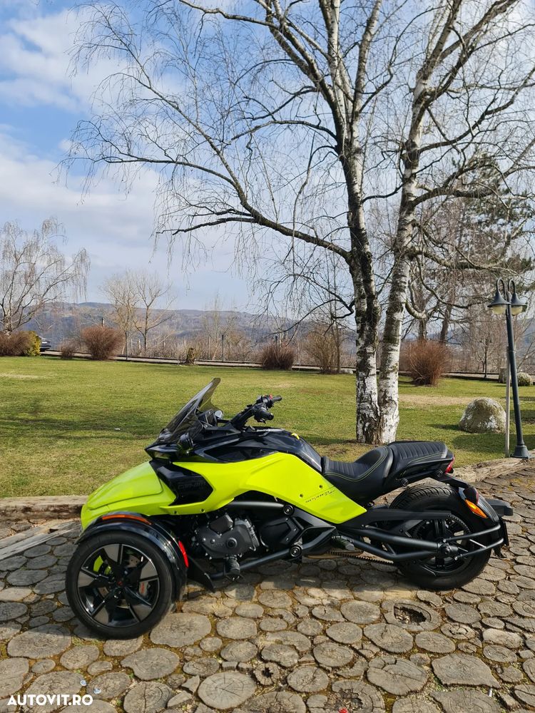 Can-Am Spyder - 23