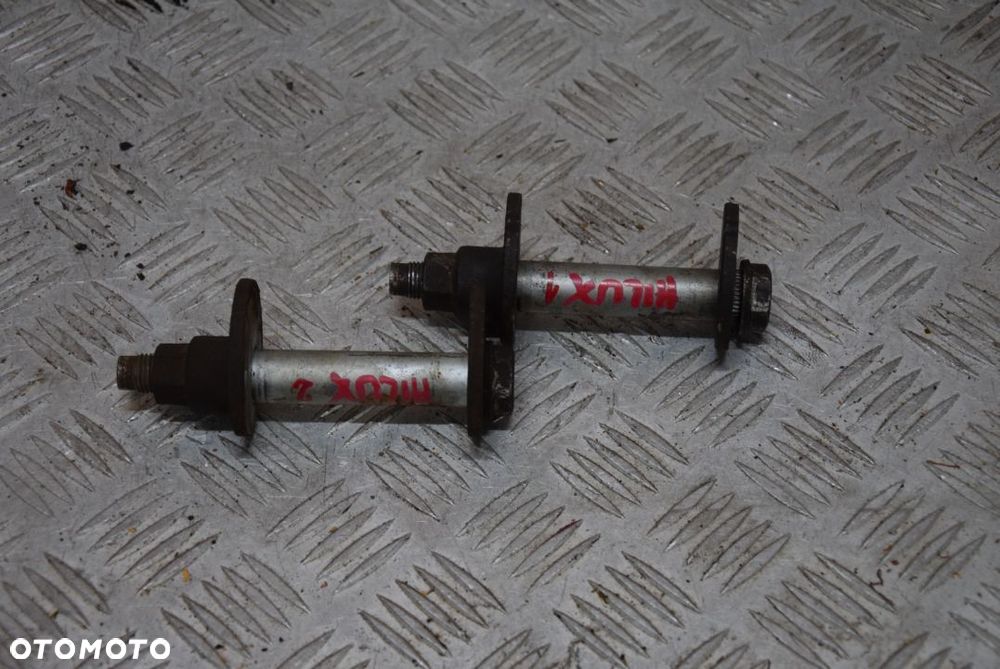 TOYOTA 4 RUNNER ŚRUBA MIMOŚRODOWA - 1