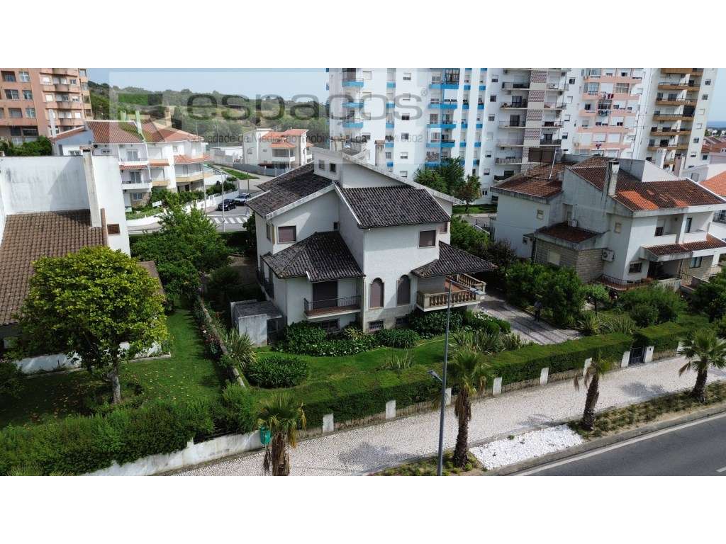 Moradia V6 com quintal - Grande imagem: 2/24