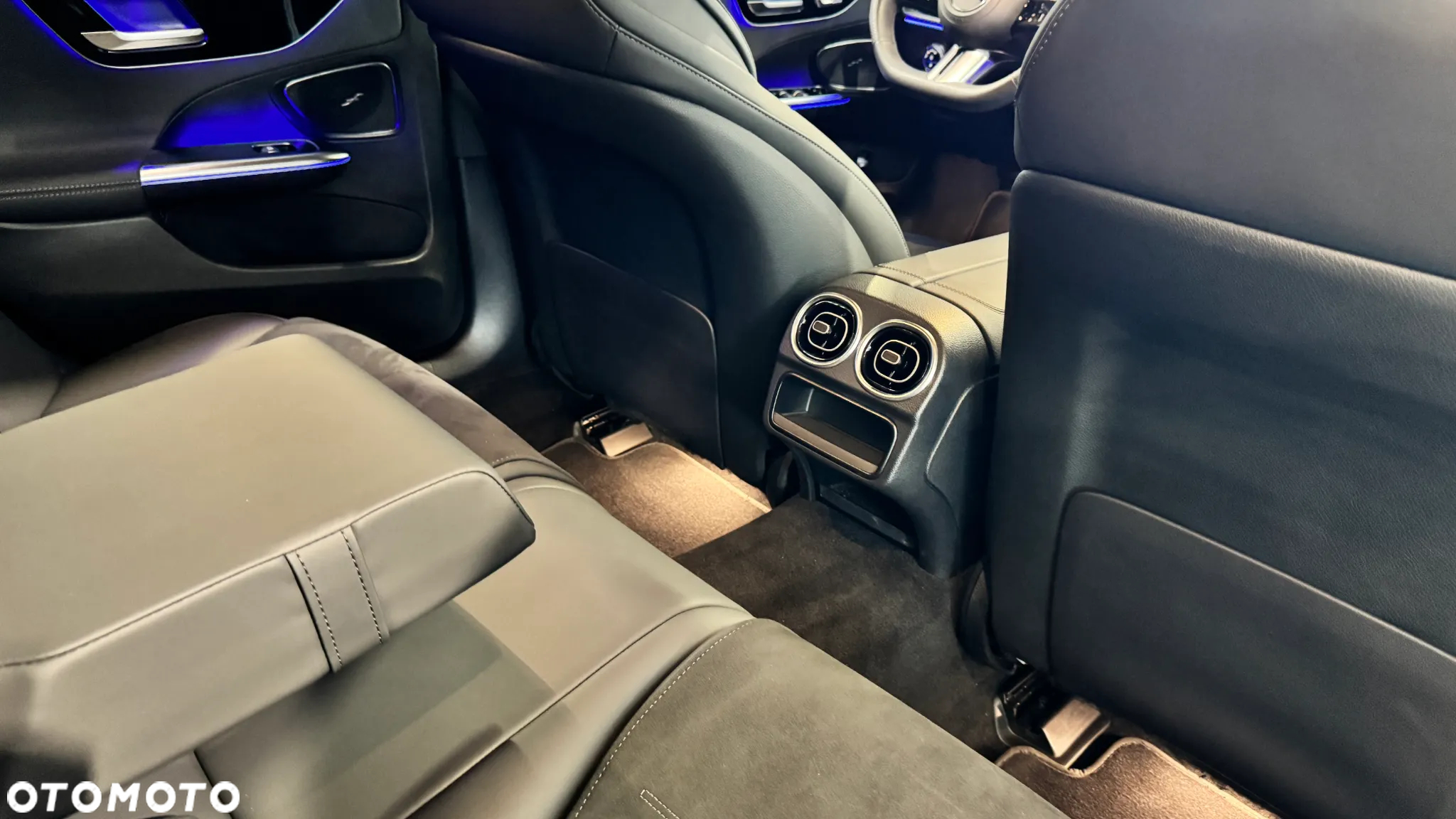 Mercedes-Benz Klasa C 300 4MATIC 9G-TRONIC - 32