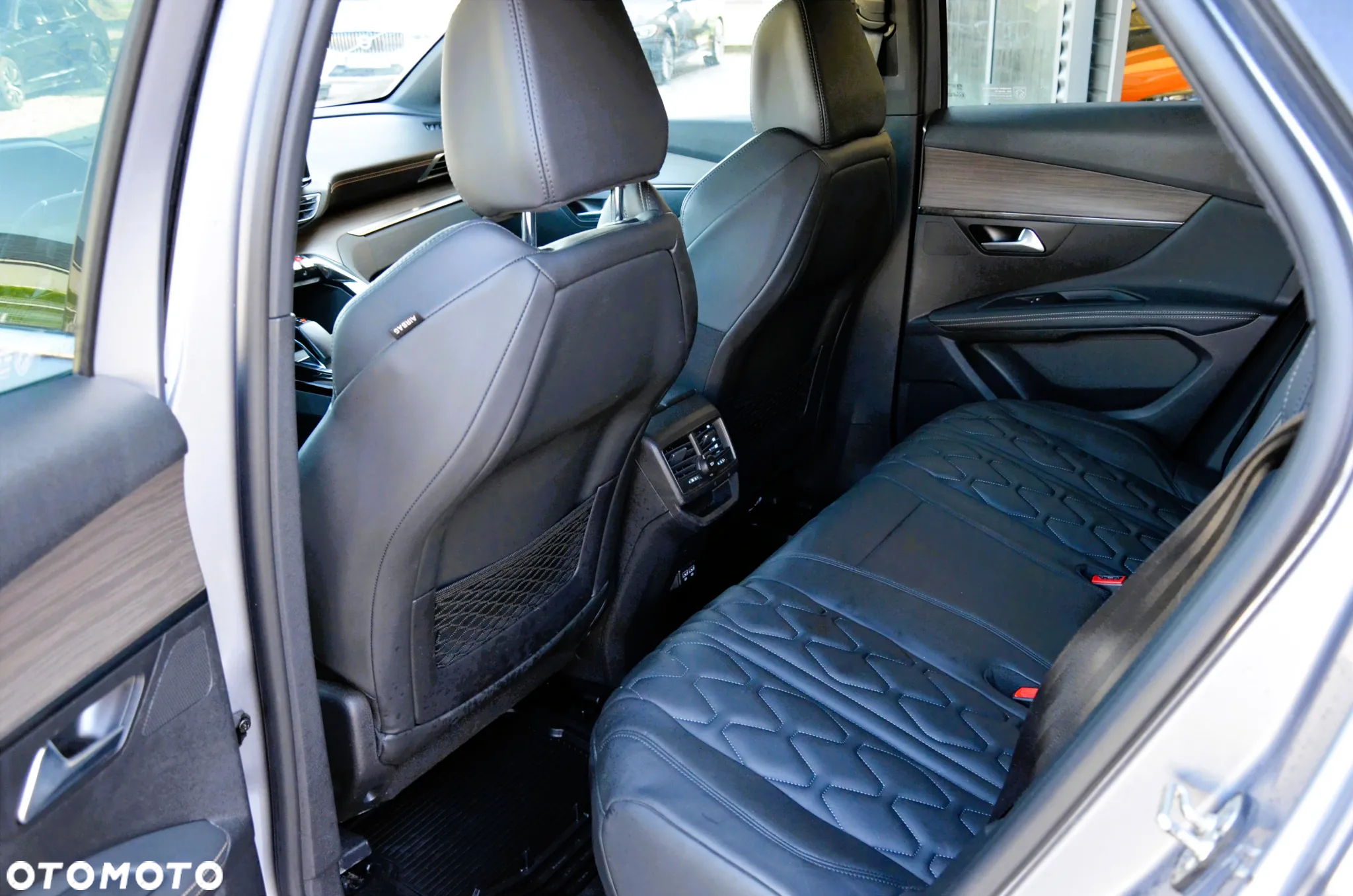 Peugeot 3008 1.6 PureTech Hybrid PHEV Allure Pack S&S EAT8 - 11