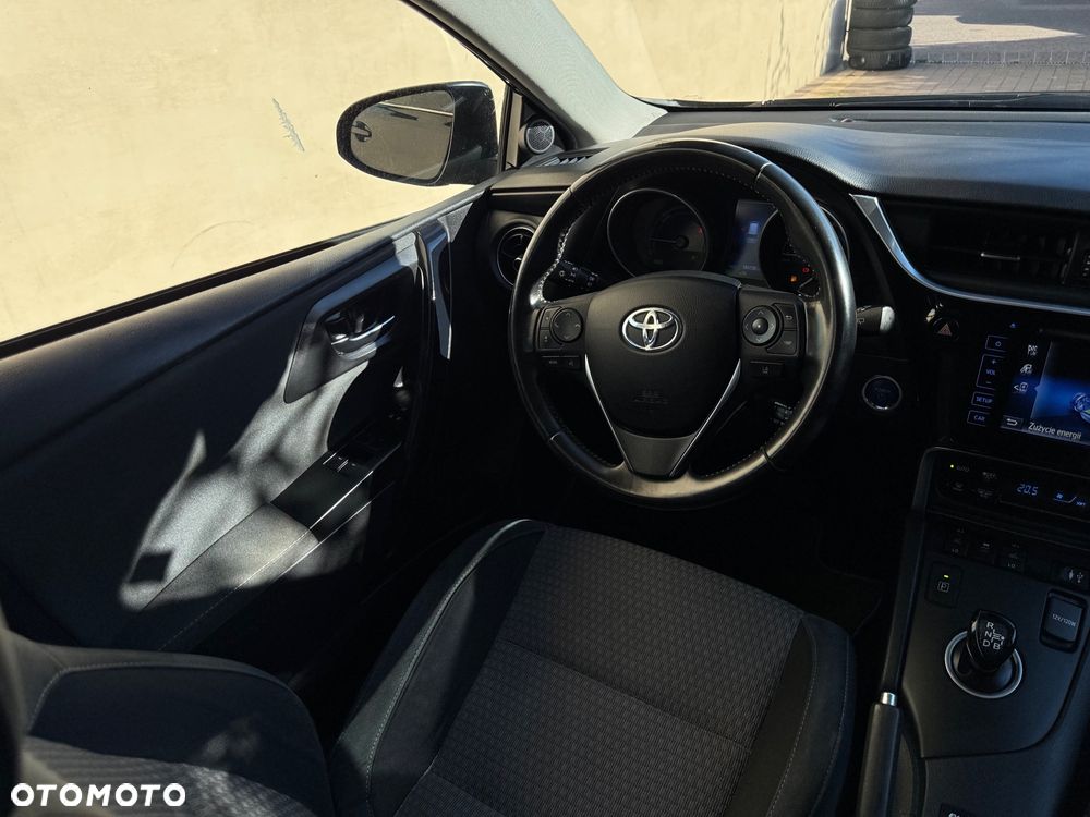 Toyota Auris - 11
