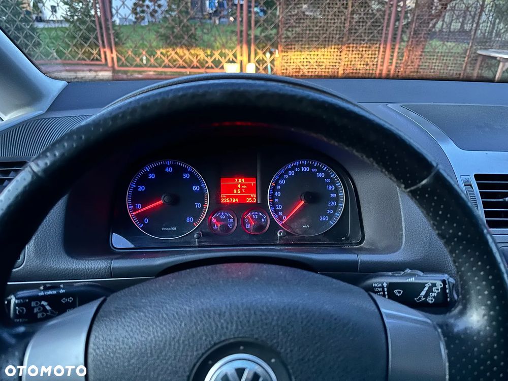 Volkswagen Touran 1.4 TSI Cross - 10