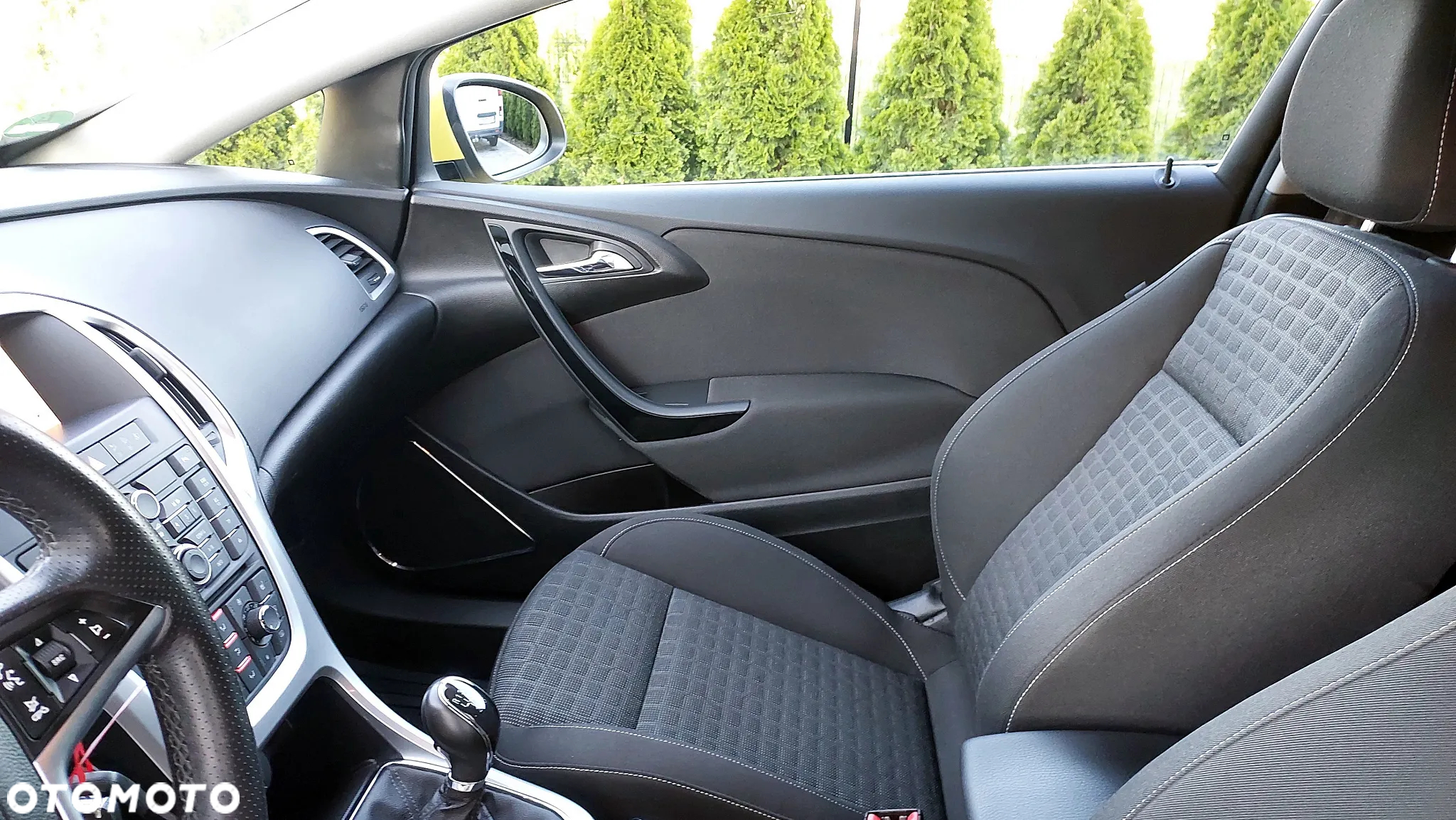 Opel Astra IV GTC 1.4 T Sport - 12