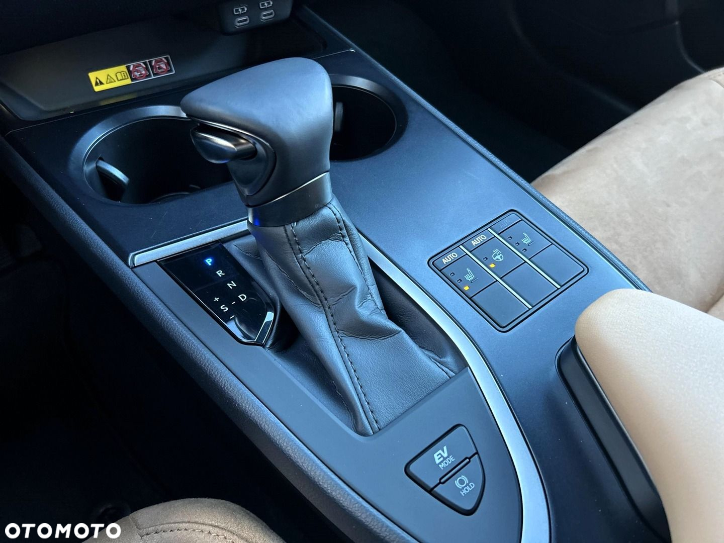 Lexus UX 250h GPF Business 2WD - 19
