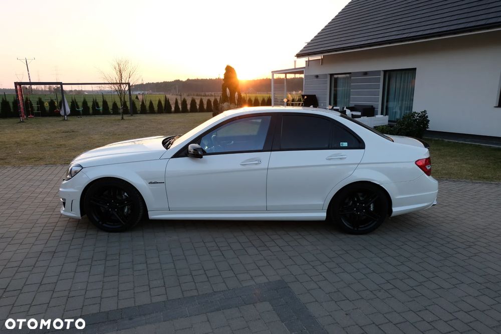 Mercedes-Benz Klasa C 63 AMG T AMG SPEEDSHIFT MCT - 19