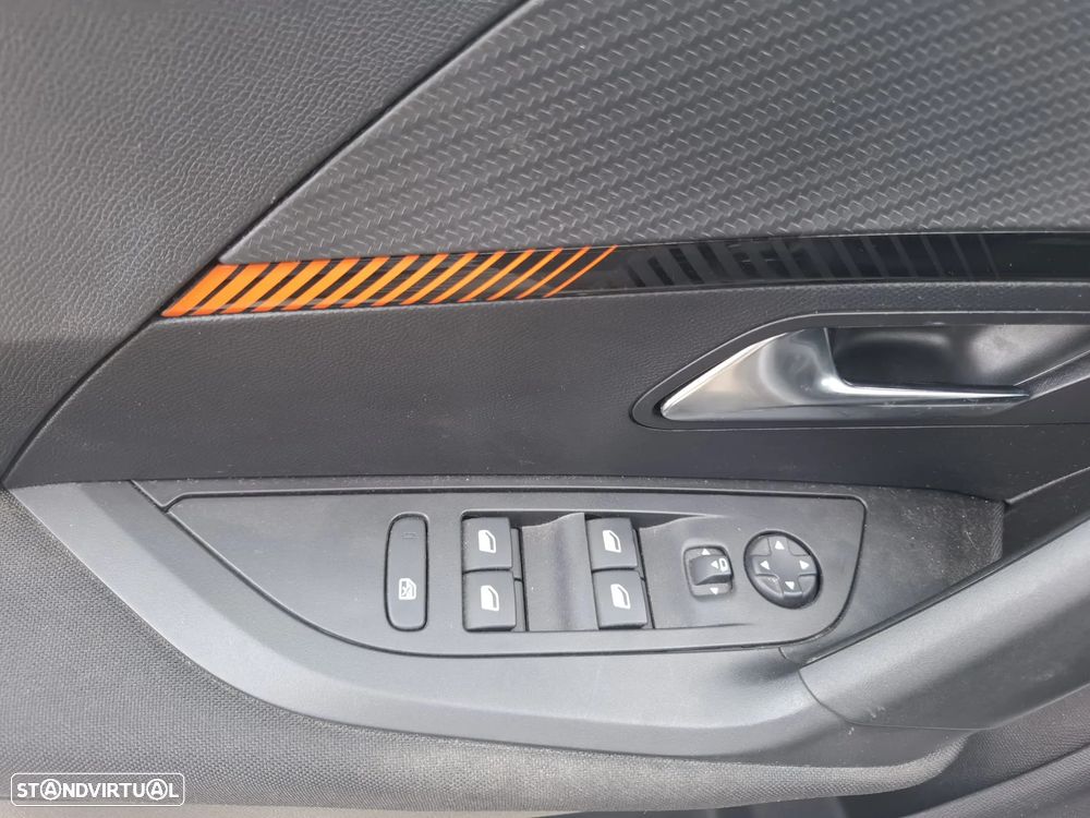 Peugeot 2008 1.2 PureTech Allure Pack - 24