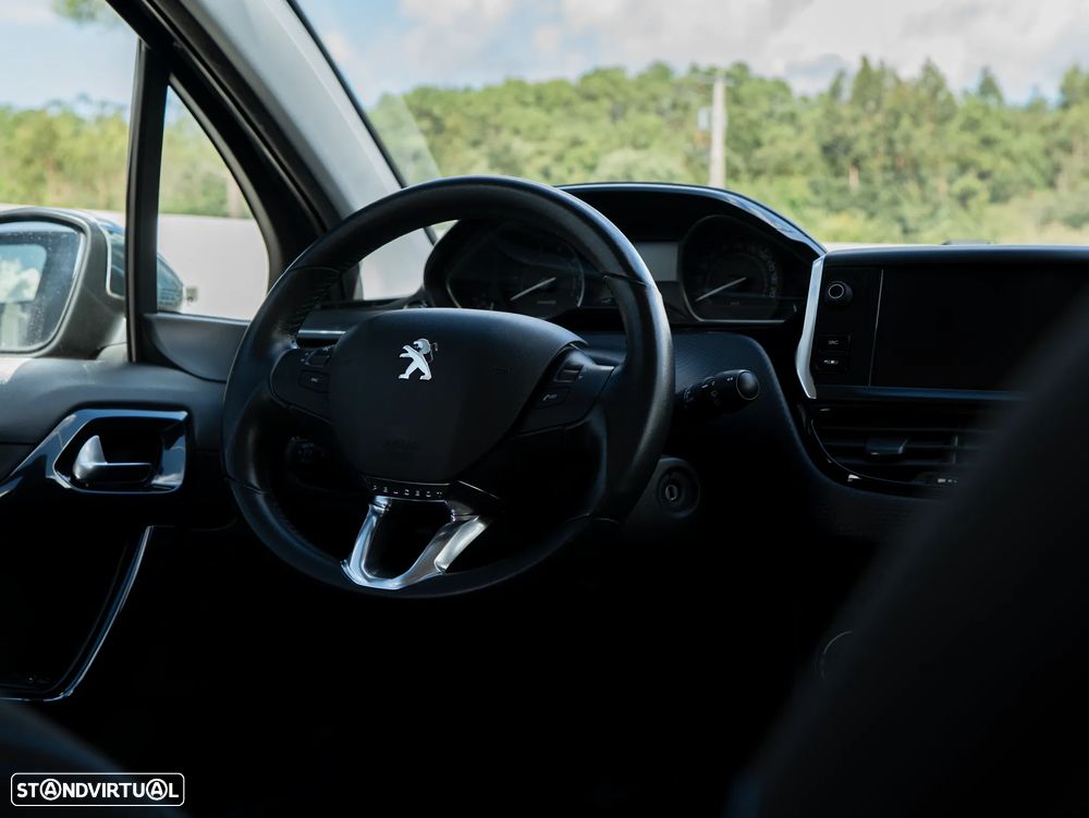 Peugeot 208 1.2 PureTech Style - 12