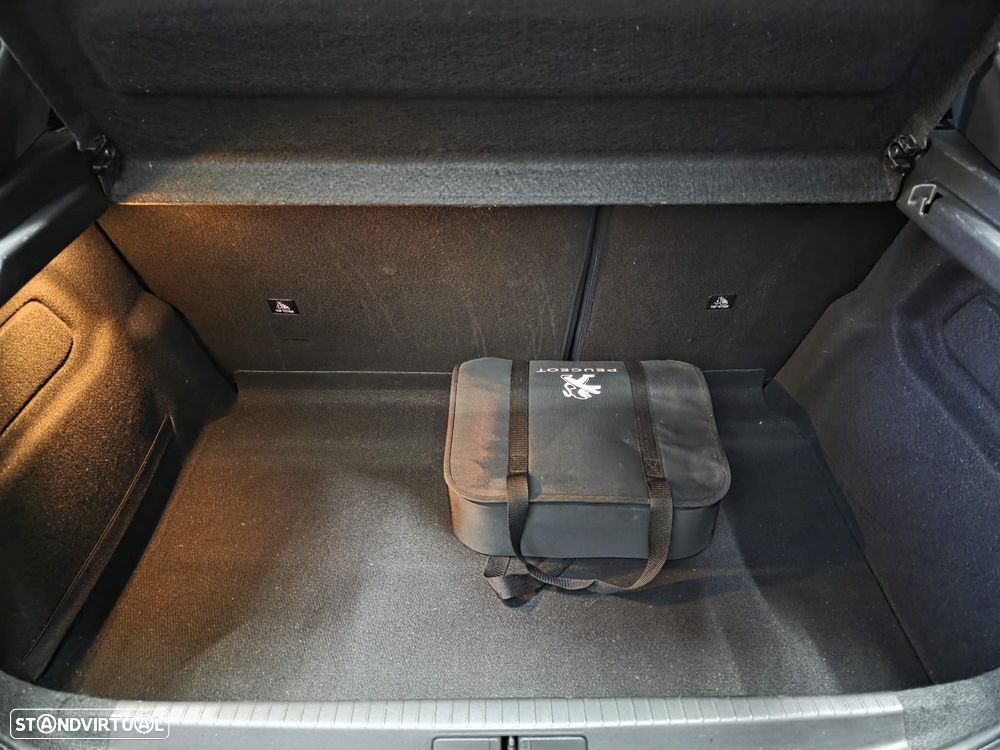 Peugeot e-208 Allure Pack - 18