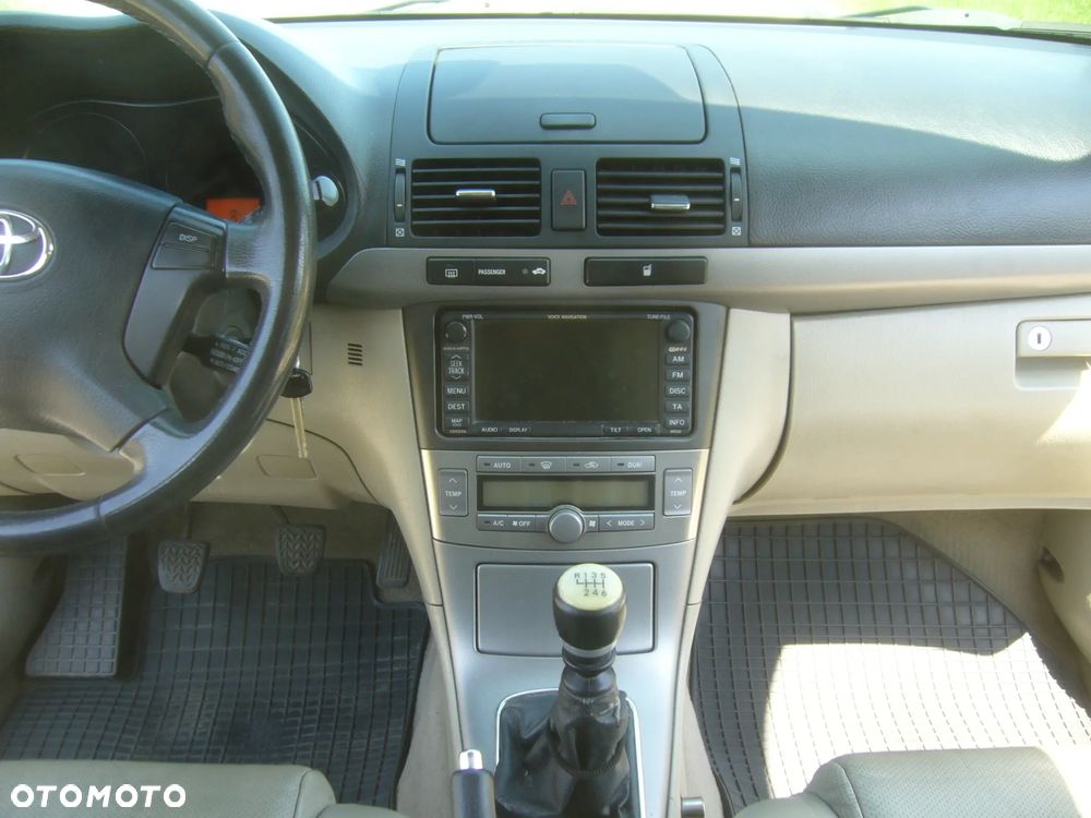 Toyota Avensis 2.2 D-4D Prestige - 21