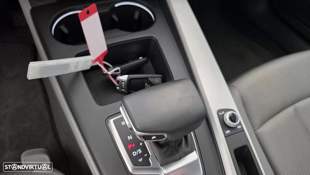 Audi A4 35 TDI S line S tronic - 44