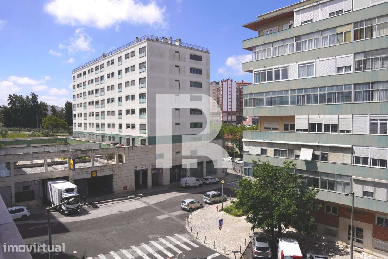 Apartamento T3 totalmente remodelado em Benfica - Grande imagem: 2/16