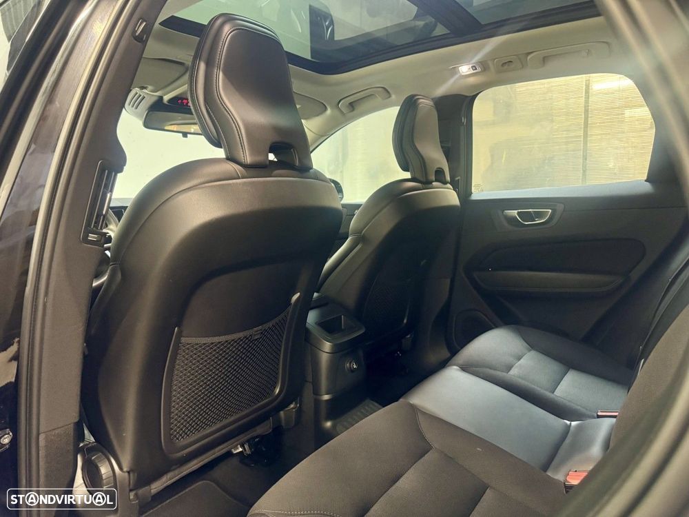 Volvo XC 60 2.0 T8 PHEV R-Design AWD - 32