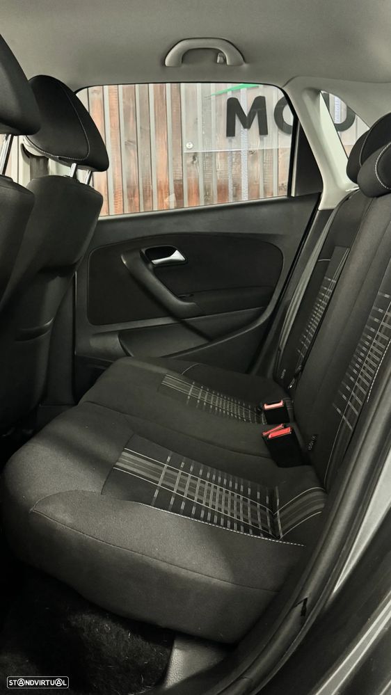 VW Polo 1.4 TDi Lounge DSG - 14