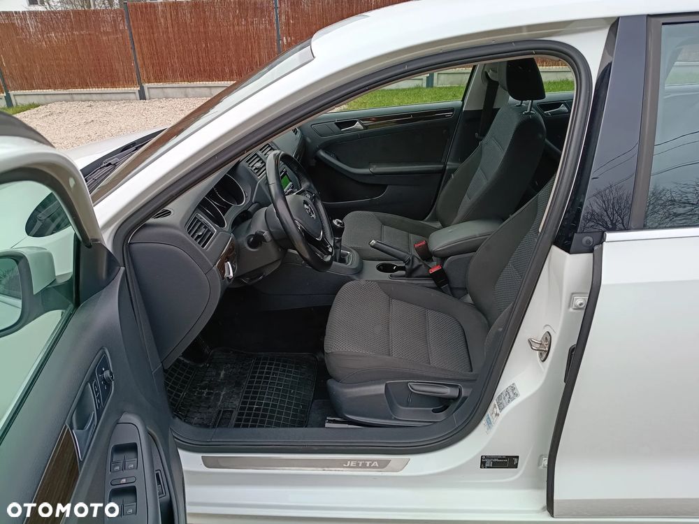 Volkswagen Jetta - 5