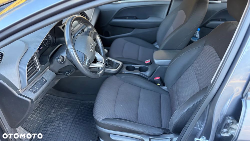 Hyundai Elantra 1.6 Classic Plus - 12