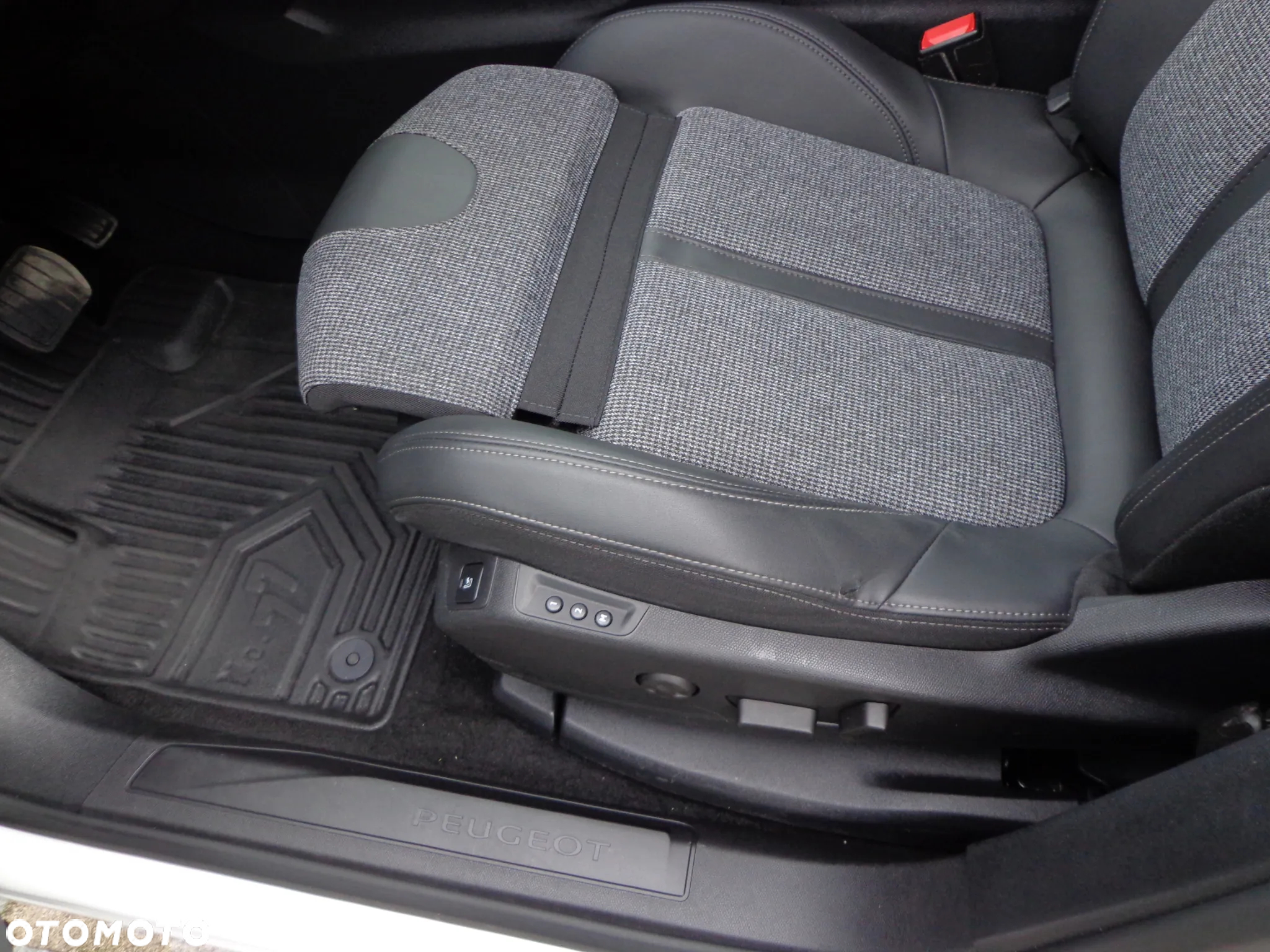 Peugeot 5008 1.6 BlueHDI Allure S&S EAT6 - 14