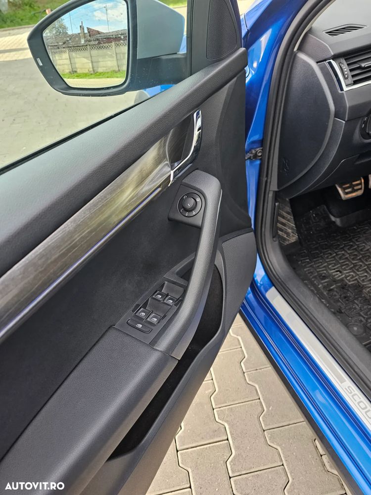 Skoda Octavia Combi Diesel 2.0 TDI 4X4 DSG Scout - 16