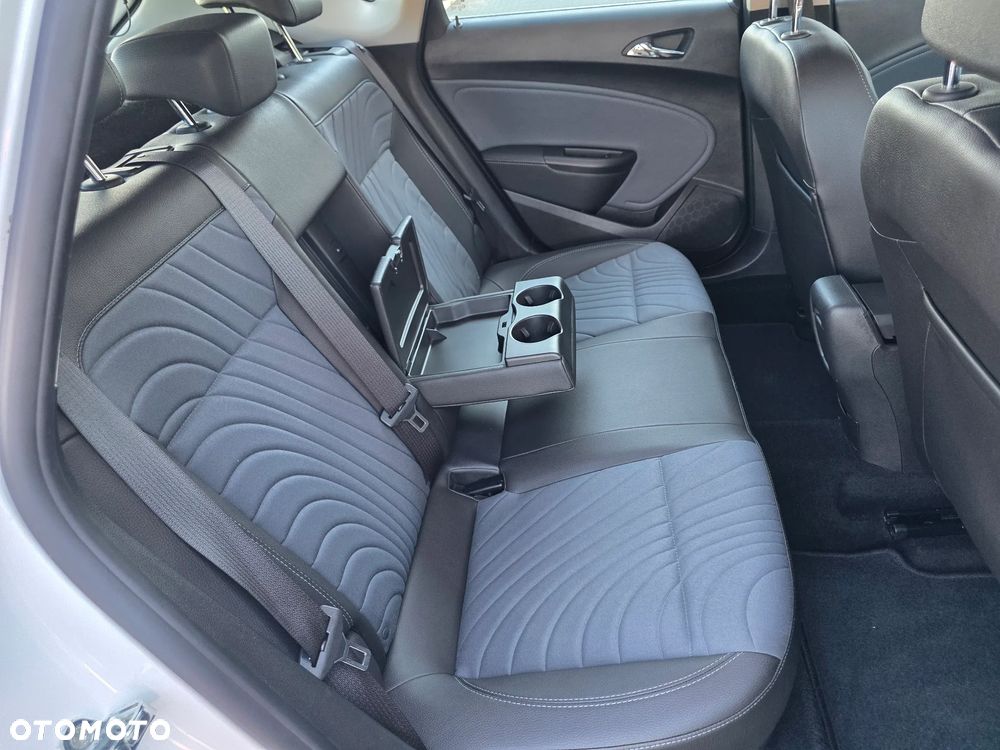 Opel Astra 1.4 Turbo Color Edition - 15