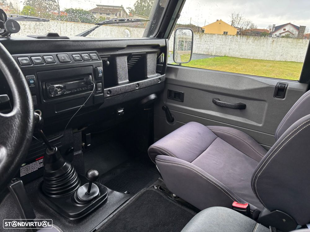 Land Rover Defender 90 2.5 TD5 Metal Top - 30