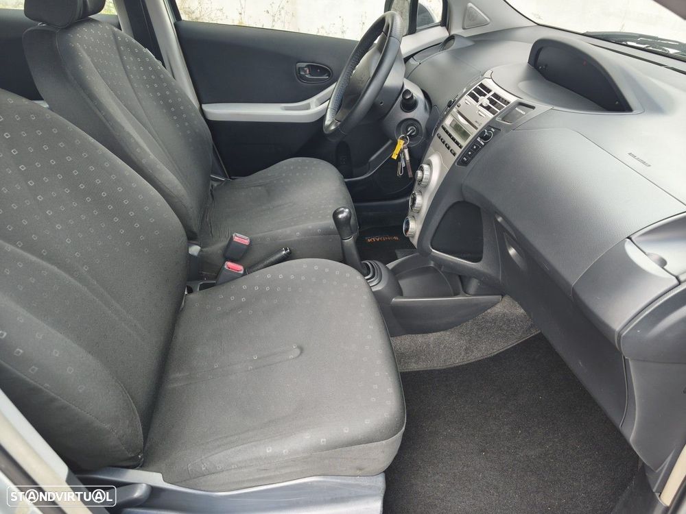 Toyota Yaris 1.0 VVT-i - 15