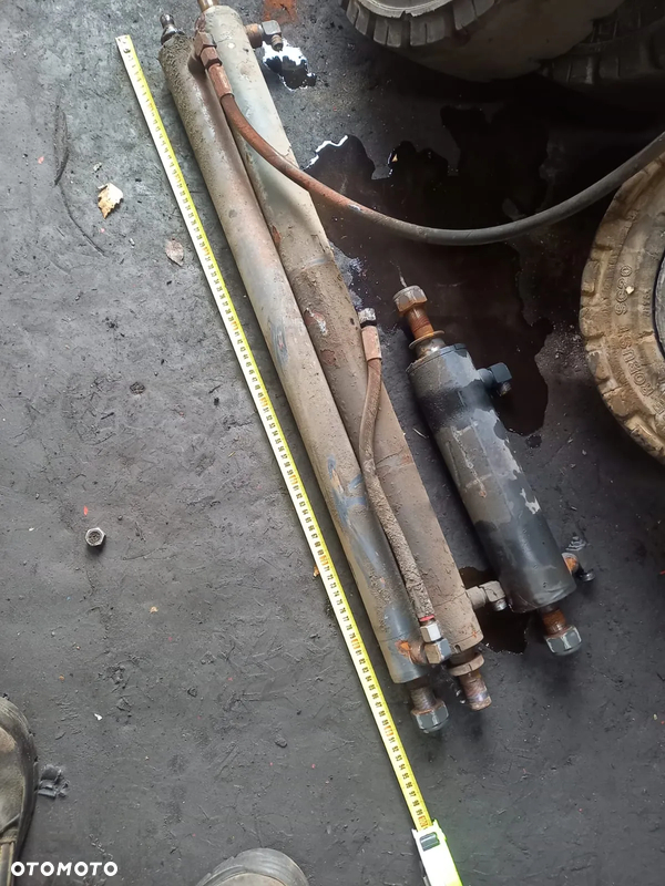 Siłownik hydrauliczny dwustronnego działania