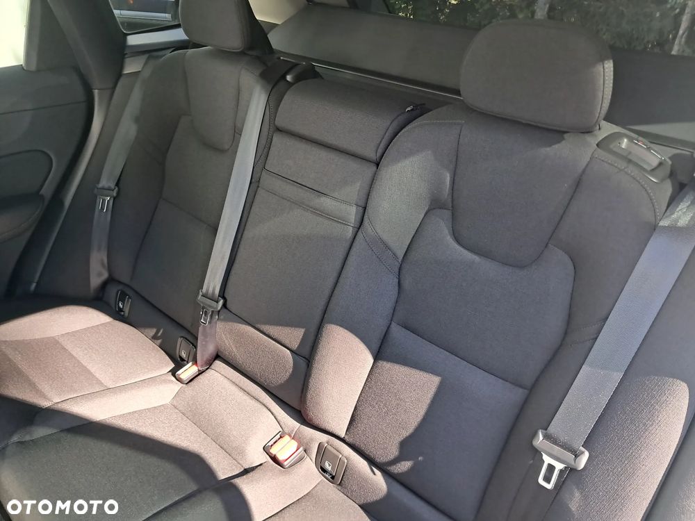 Volvo XC 60 B4 B Momentum - 17