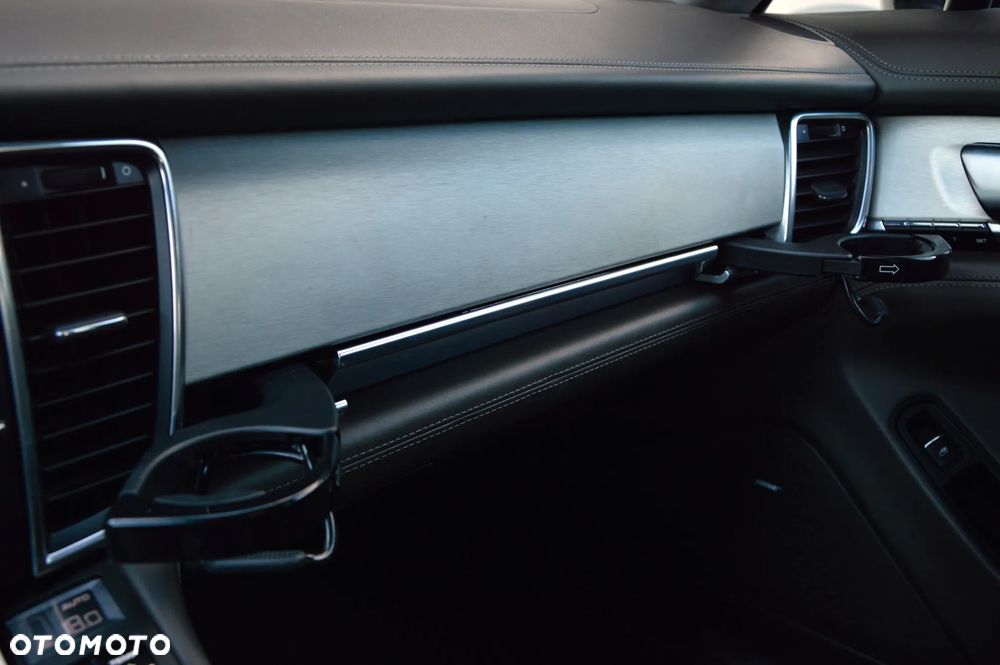 Porsche Panamera 4 - 32