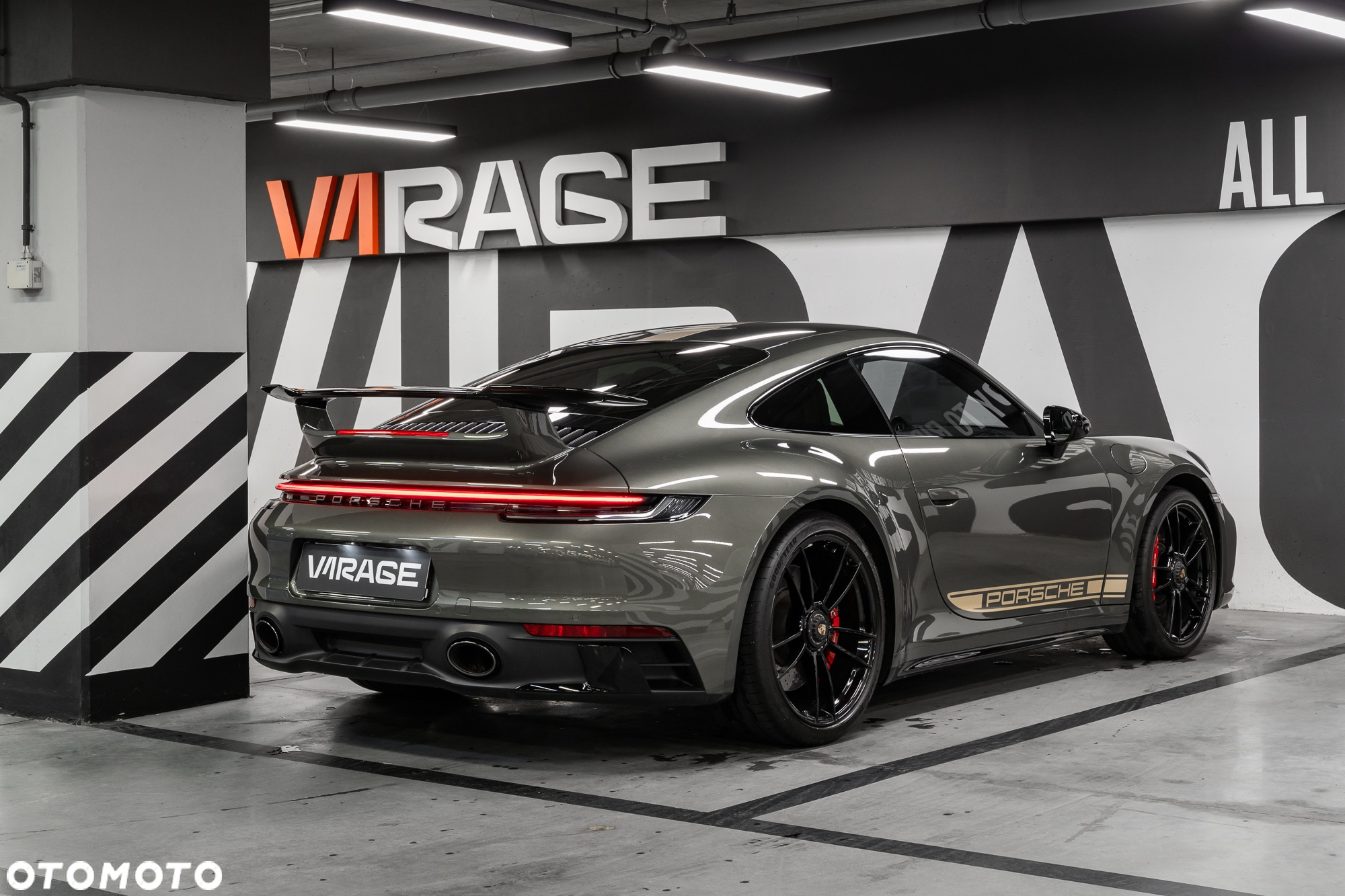 Porsche 911 Carrera 4 GTS - 20