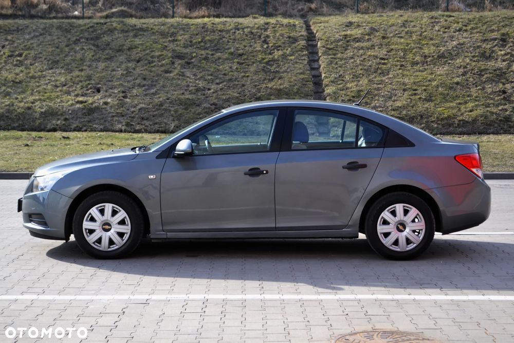 Chevrolet Cruze 1.6 Base - 27