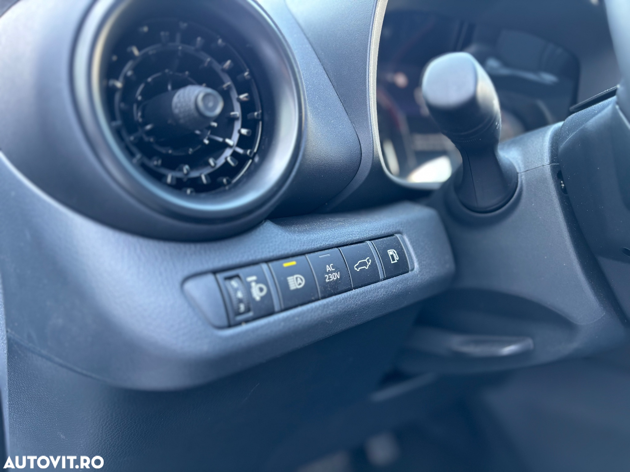 Toyota C-HR 2.0 PHEV 223 CP 4x2 CVT Exclusive - 12