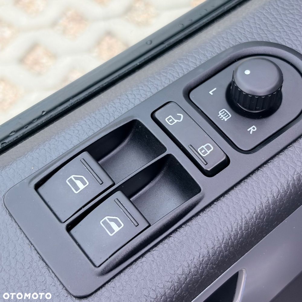 Volkswagen Multivan - 18