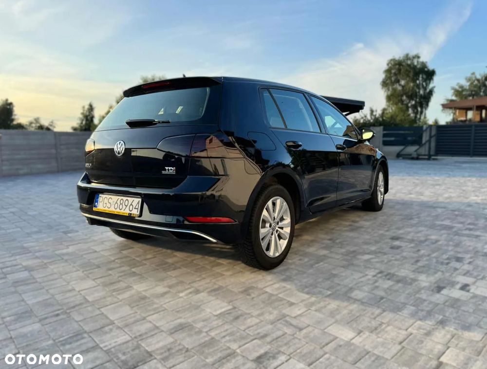 Volkswagen Golf - 10