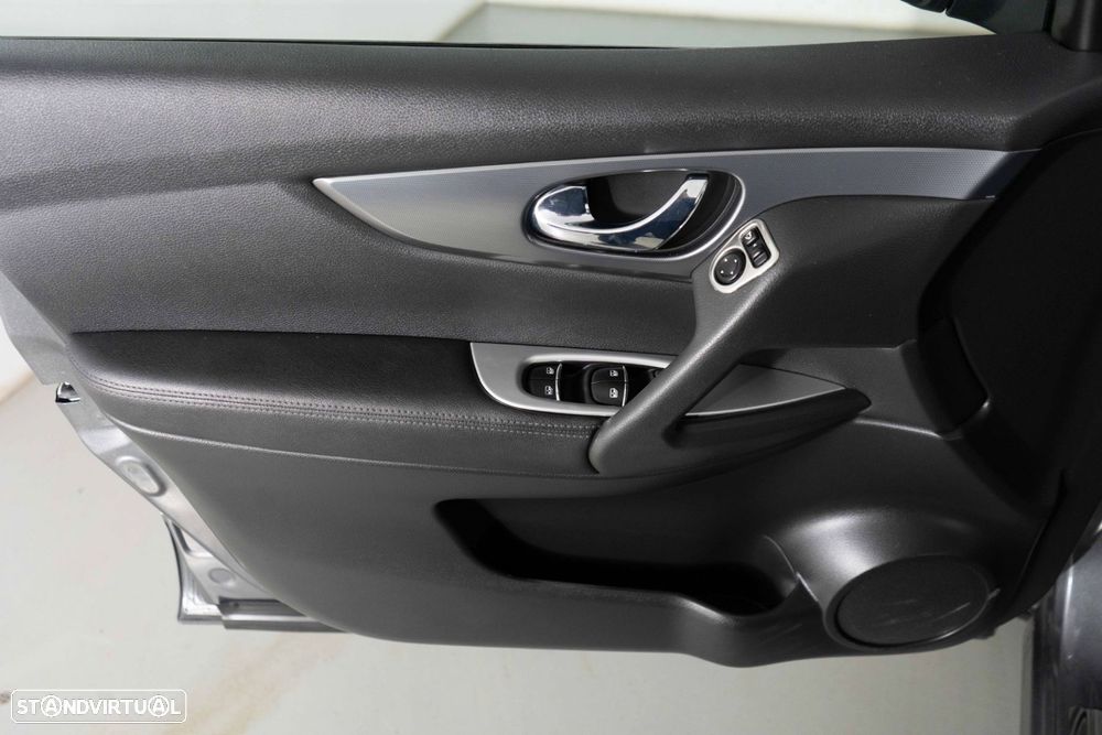 Nissan Qashqai 1.3 DIG-T N-Connecta J18 - 19