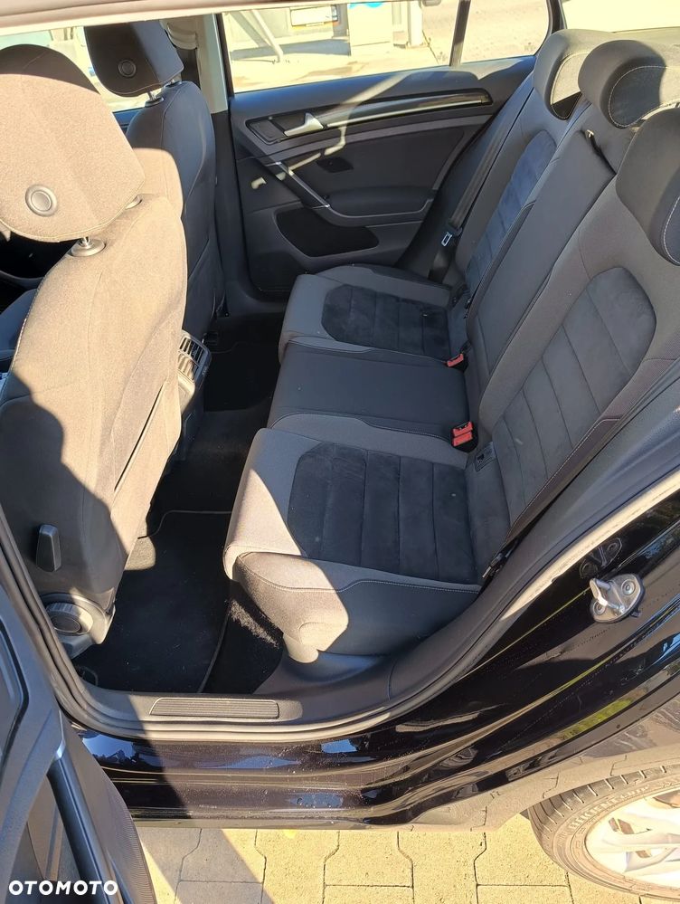 Volkswagen Golf - 8
