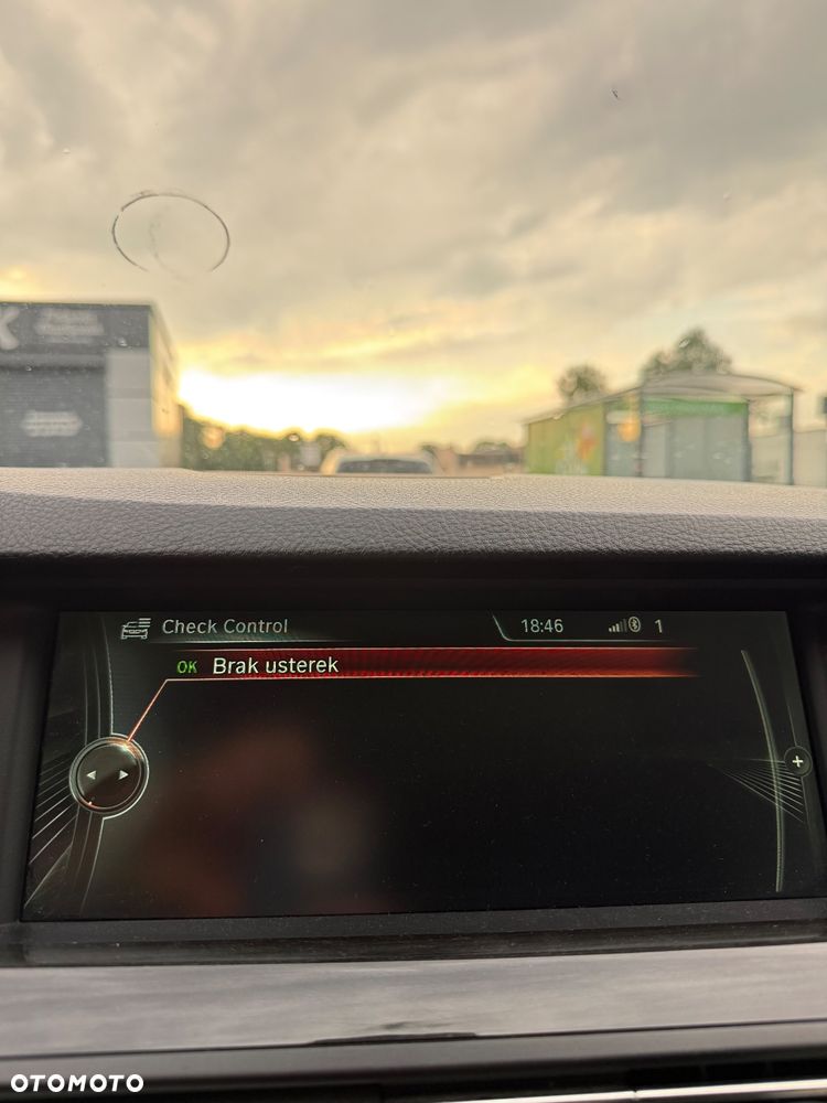BMW Seria 5 525d xDrive - 9