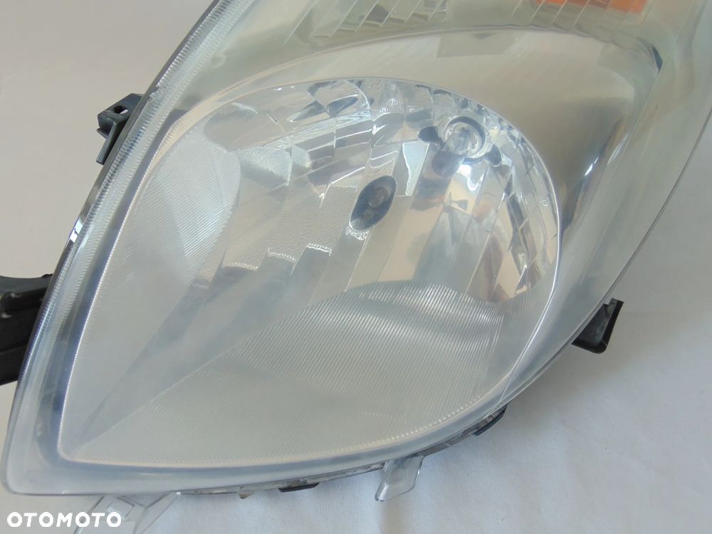 ORYGINAŁ lampa przednia przód lewa prawa Toyota Yaris 2 II 05-09r - 11