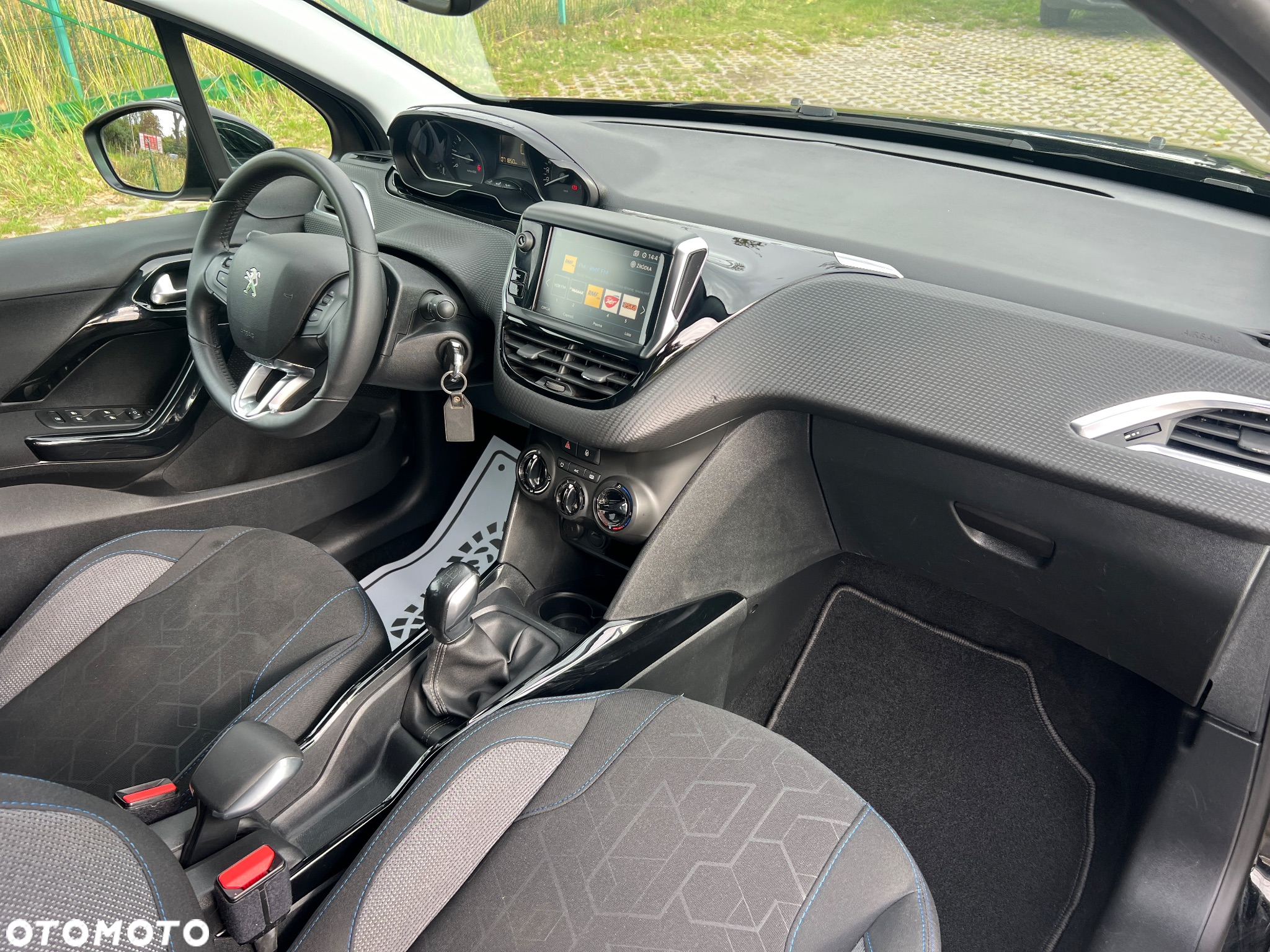 Peugeot 2008 1.2 Pure Tech Signature - 12