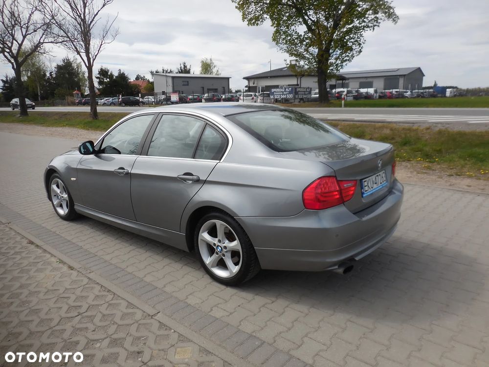 BMW Seria 3 318i Edition Exclusive - 4