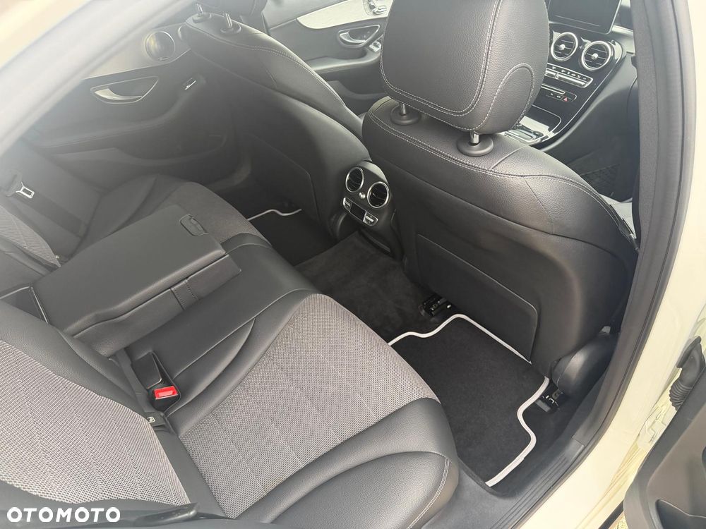 Mercedes-Benz Klasa C 200 9G-TRONIC Exclusive - 26