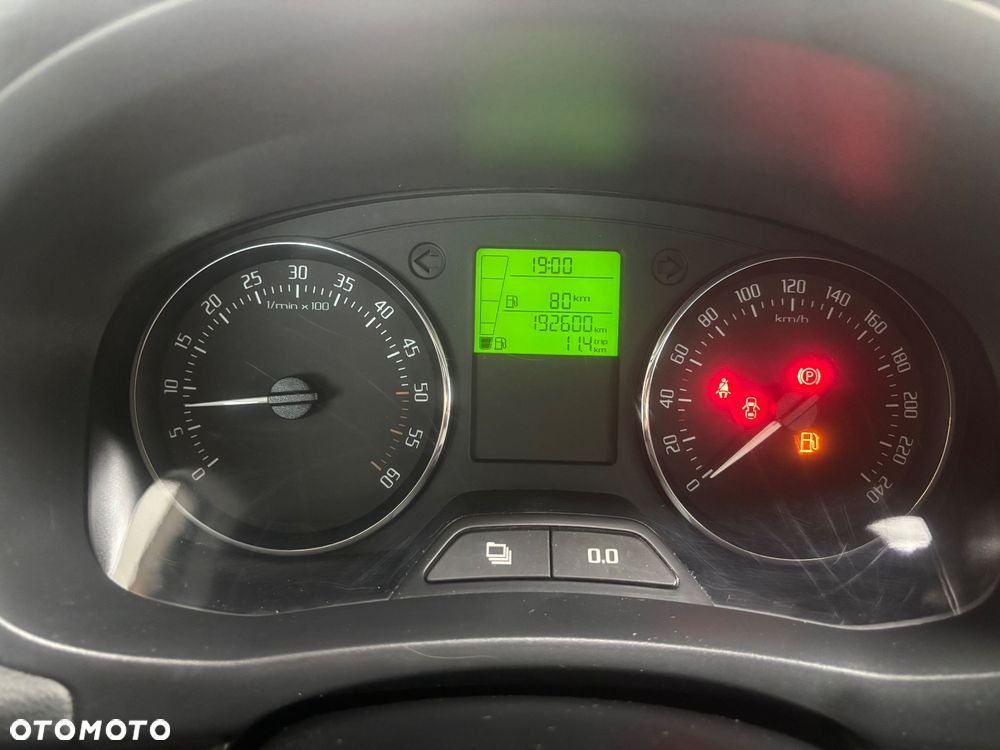 Skoda Roomster 2011 photo 2