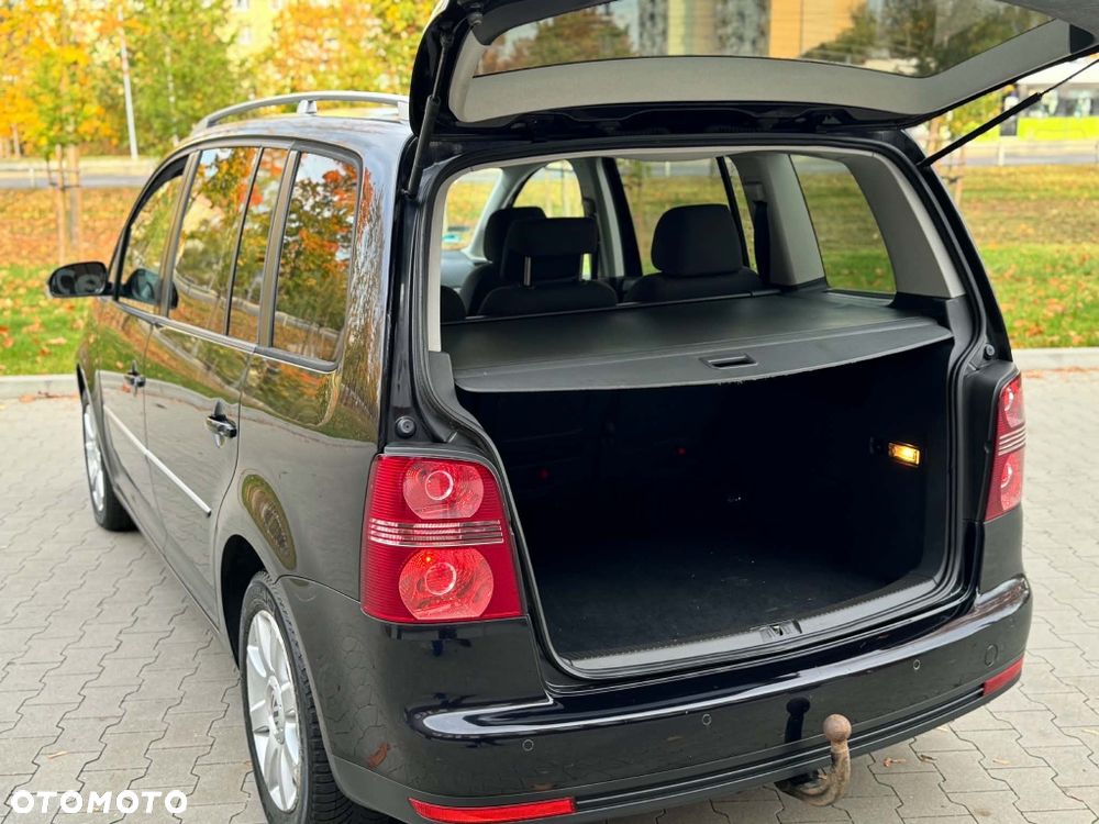 Volkswagen Touran - 10